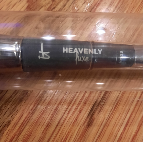 IT COSMETICS Heavenly Luxe 23 Dual Buffing Brush - NEW! - Picture 2 of 6